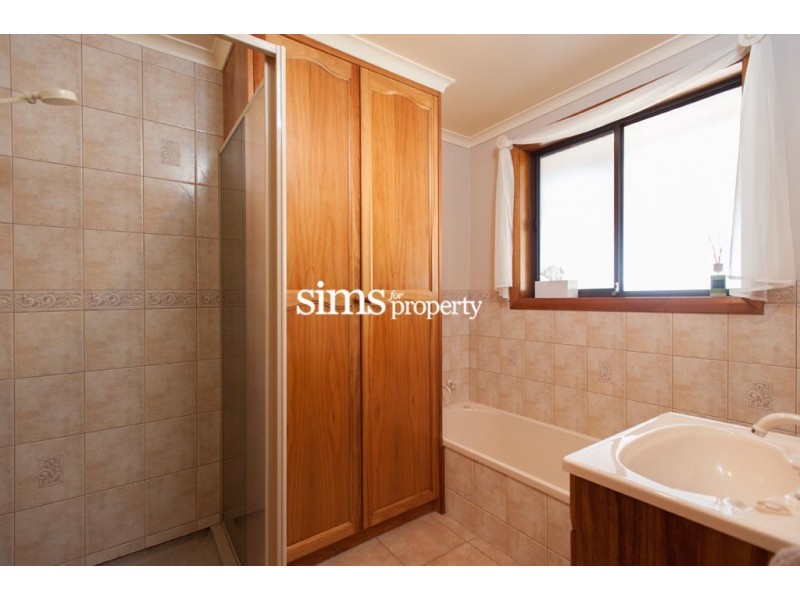 24 Parklands Parade, Newnham TAS 7248