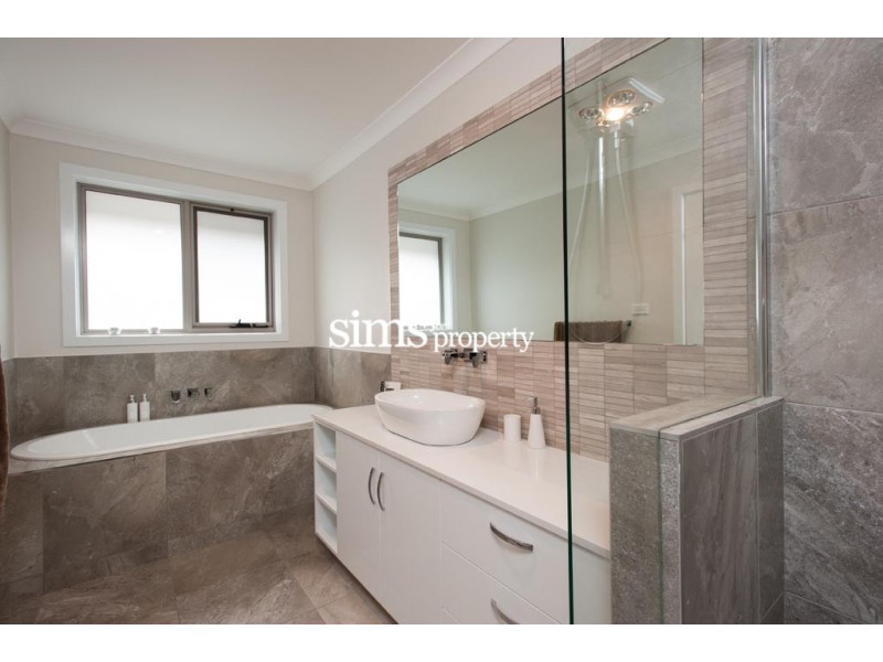 2/17 Tender Way, St Leonards TAS 7250