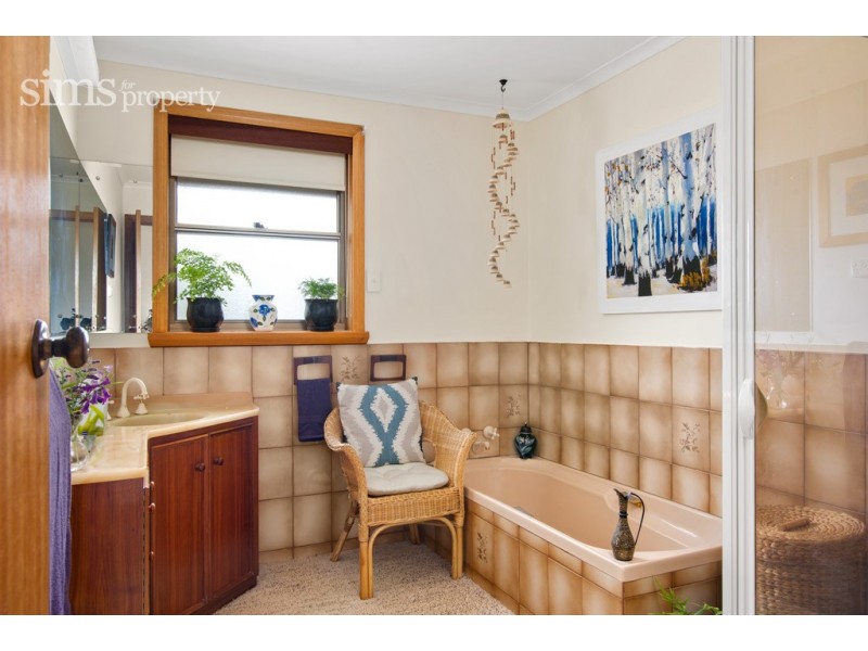 11 Wintercole Court, Newnham TAS 7248