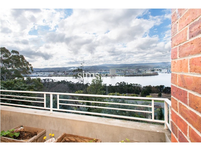 2/30 Trevallyn Road, Trevallyn TAS 7250