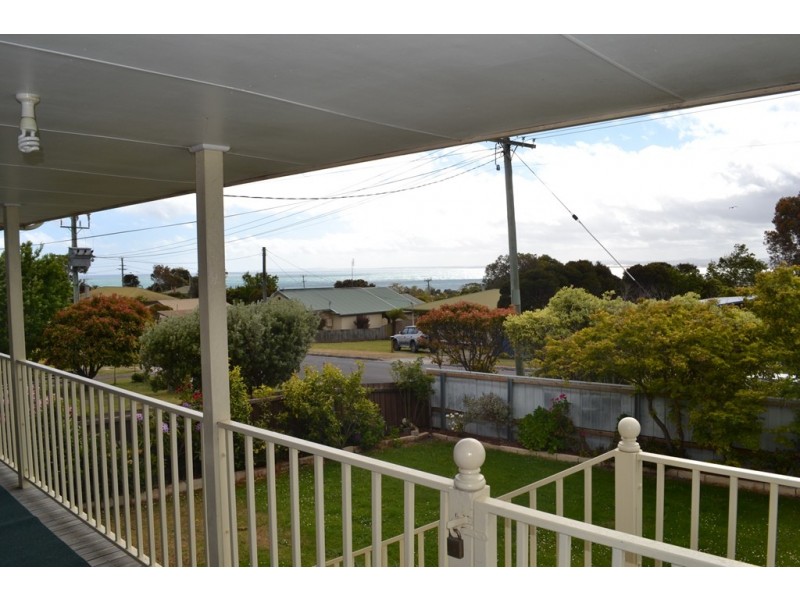16 Albert Street, Bridport TAS 7262
