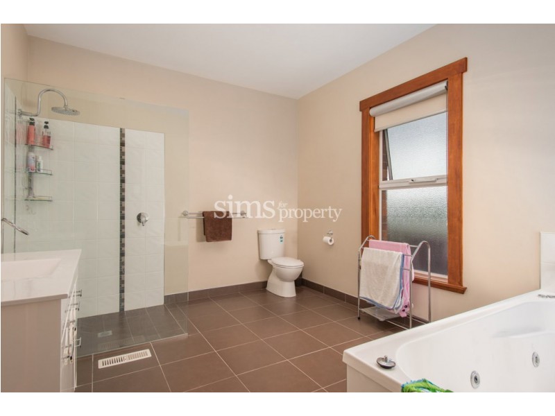 17 Pyenna Avenue, Kings Meadows TAS 7249