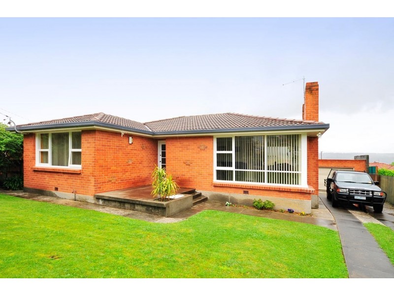 13 Helenwood Grove, Newnham TAS 7248
