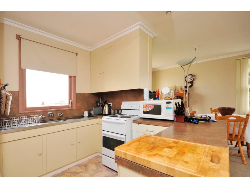 13 Helenwood Grove, Newnham TAS 7248