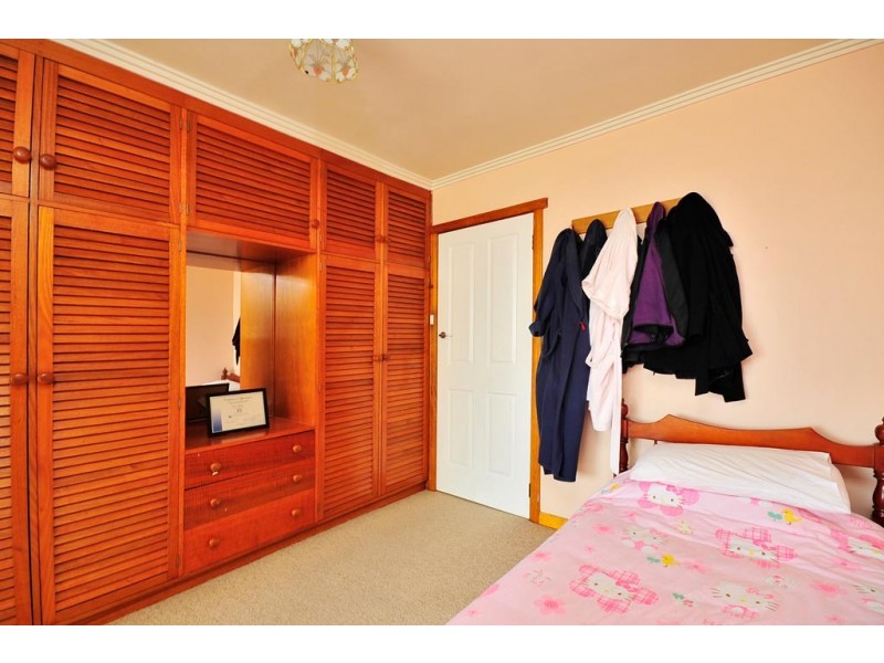 13 Helenwood Grove, Newnham TAS 7248