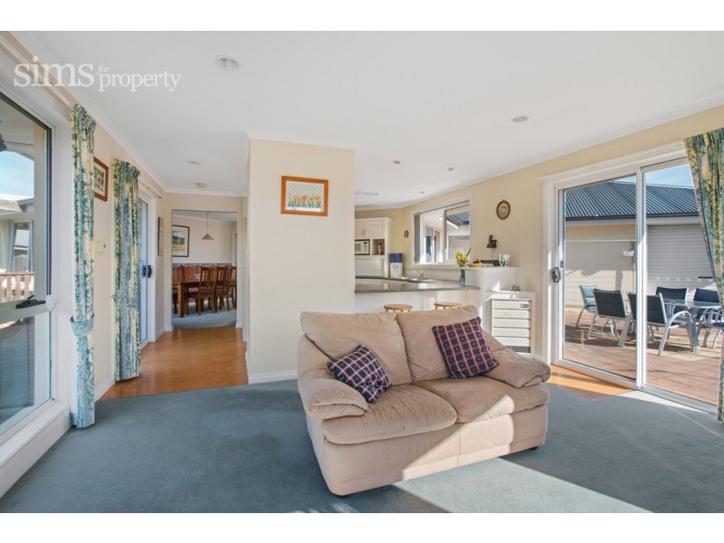 28 Mount Stuart Drive, Newnham TAS 7248