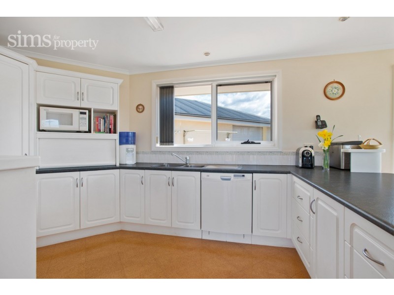 28 Mount Stuart Drive, Newnham TAS 7248