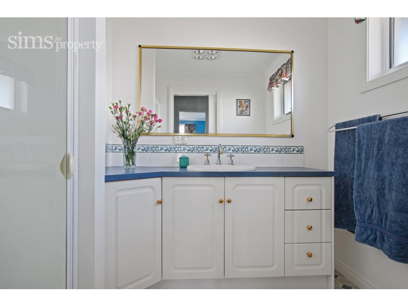 28 Mount Stuart Drive, Newnham TAS 7248