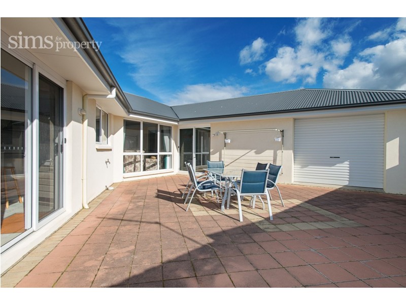 28 Mount Stuart Drive, Newnham TAS 7248