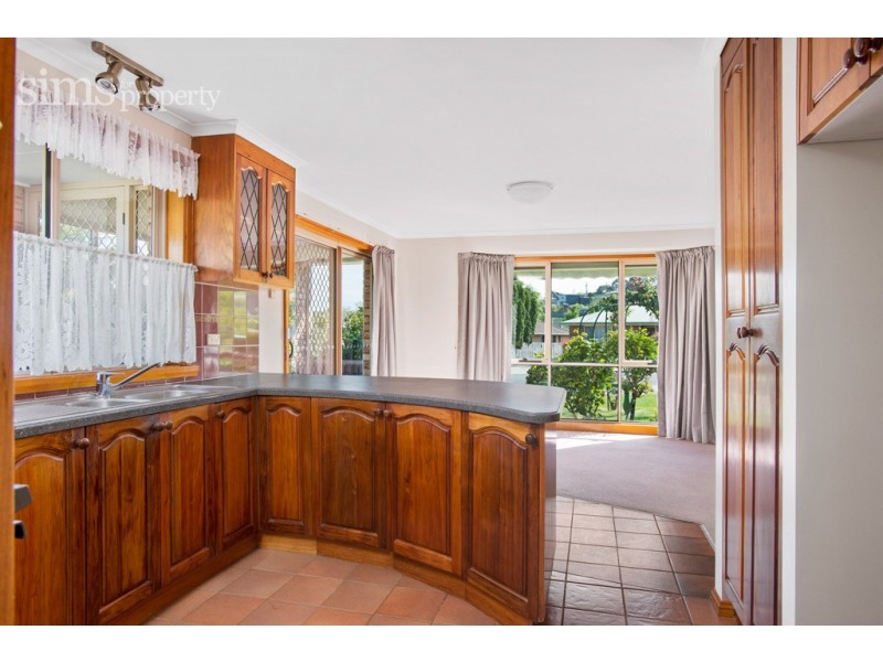 2 Dafnis Drive, Newnham TAS 7248