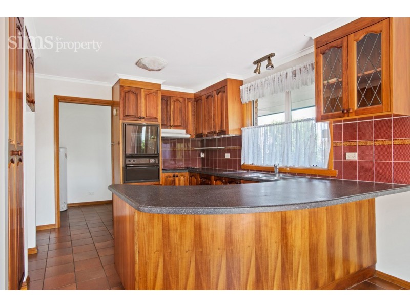 2 Dafnis Drive, Newnham TAS 7248