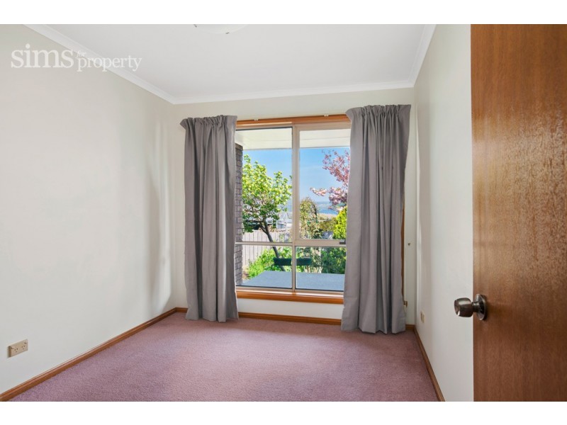 2 Dafnis Drive, Newnham TAS 7248