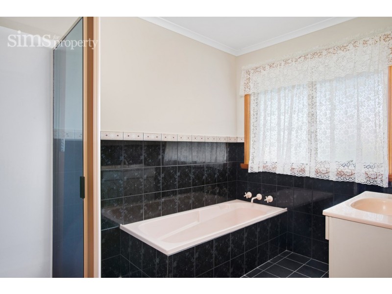 2 Dafnis Drive, Newnham TAS 7248
