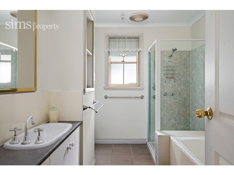 43 Rothesay Close, Newnham TAS 7248