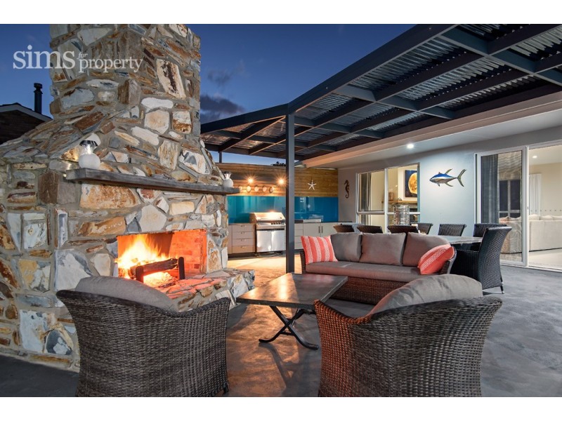 88 Main Road, Binalong Bay TAS 7216