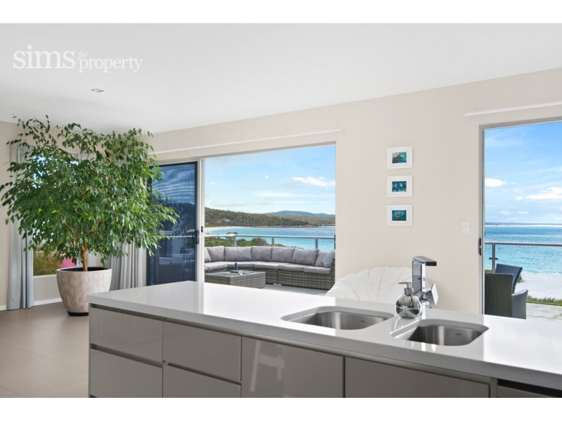 88 Main Road, Binalong Bay TAS 7216