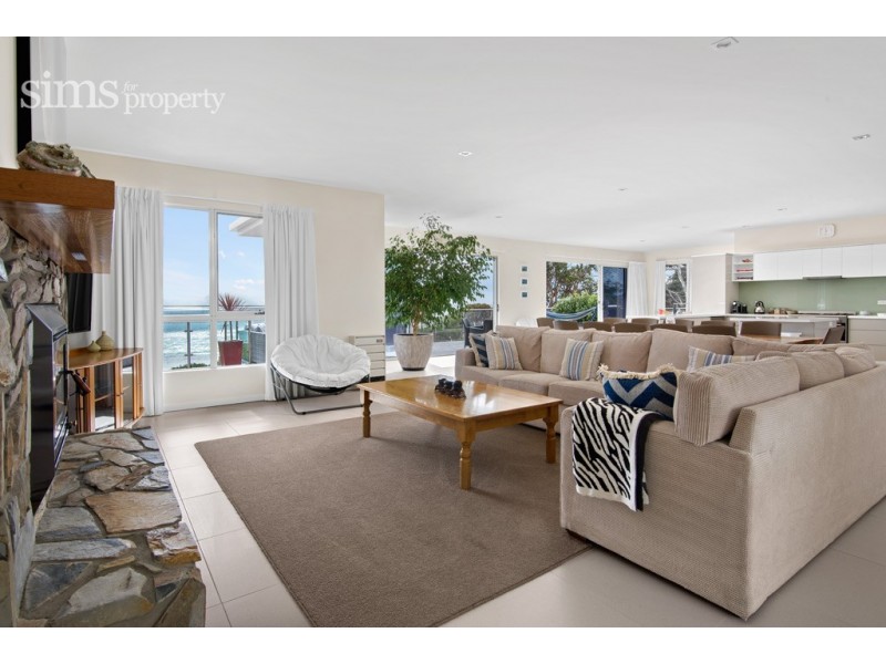 88 Main Road, Binalong Bay TAS 7216