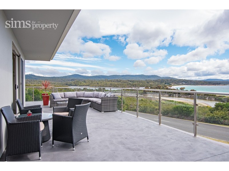 88 Main Road, Binalong Bay TAS 7216