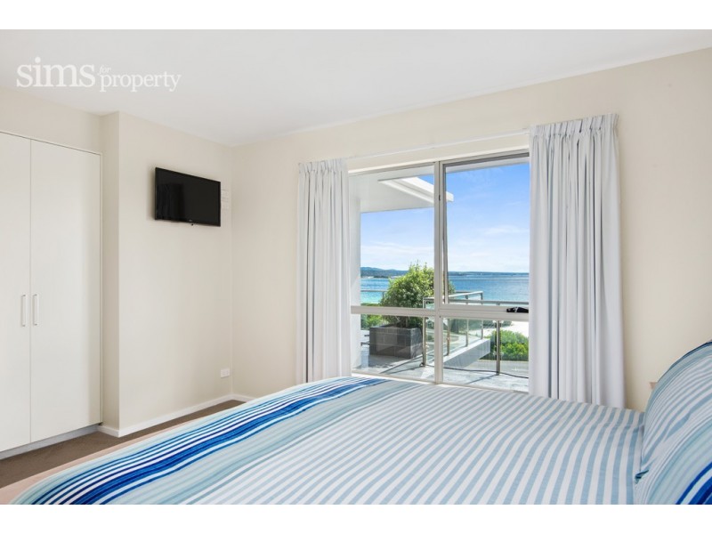88 Main Road, Binalong Bay TAS 7216