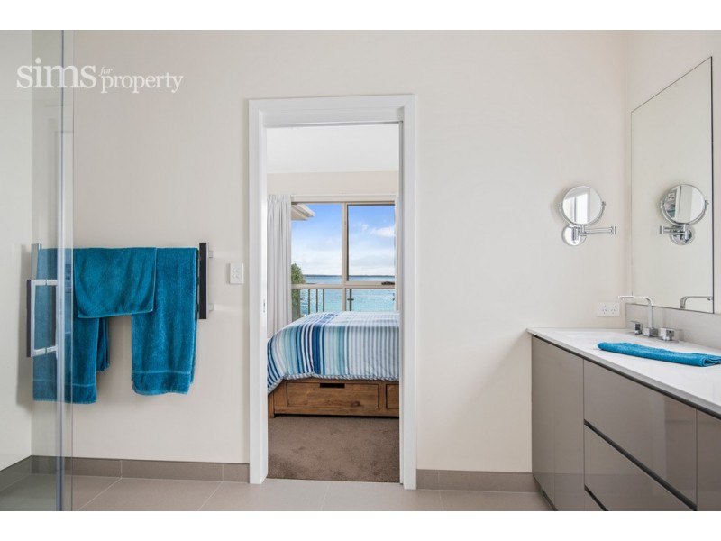 88 Main Road, Binalong Bay TAS 7216