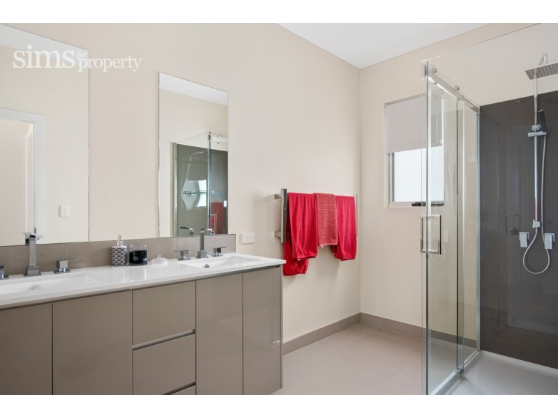 88 Main Road, Binalong Bay TAS 7216