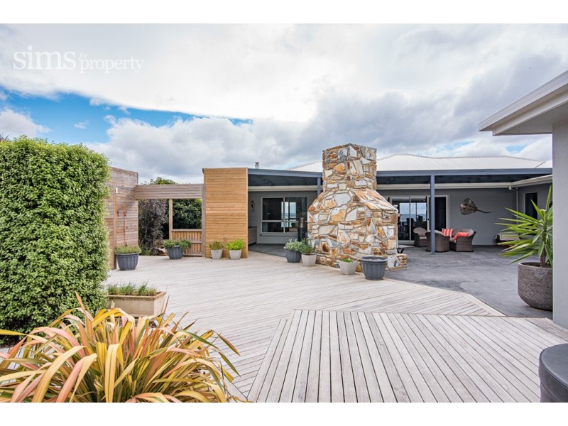 88 Main Road, Binalong Bay TAS 7216