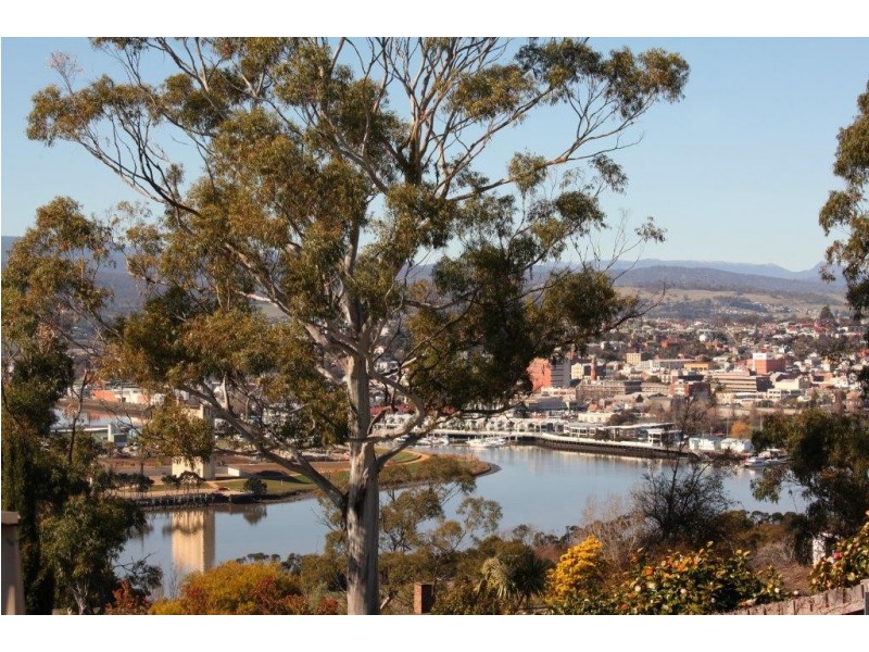 2/25 Floreat Crescent, Trevallyn TAS 7250