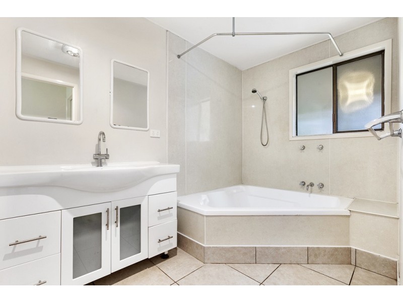 3 Hollett Road, Noosaville QLD 4566