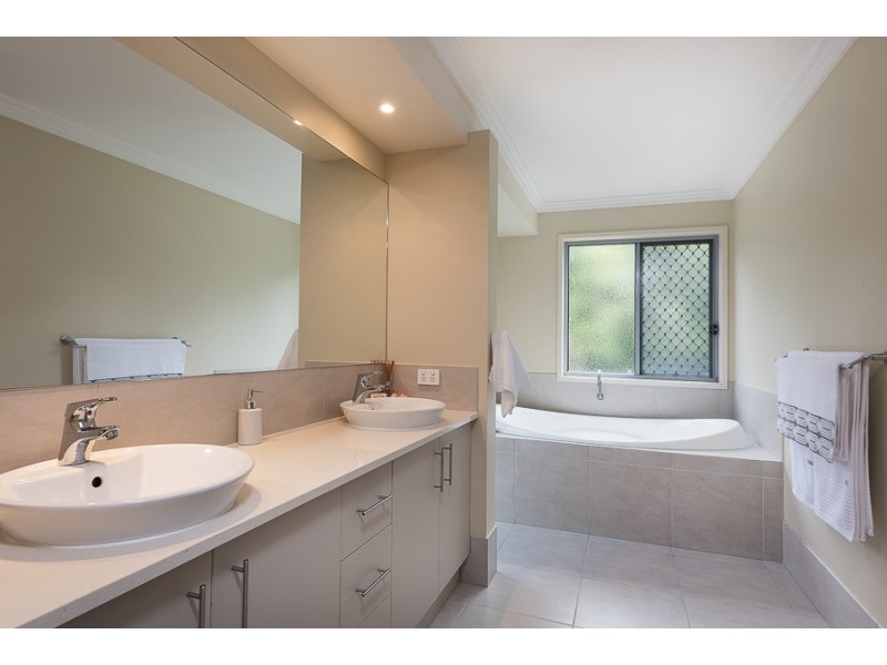 18 Sandhurst Cr, Peregian Springs QLD 4573