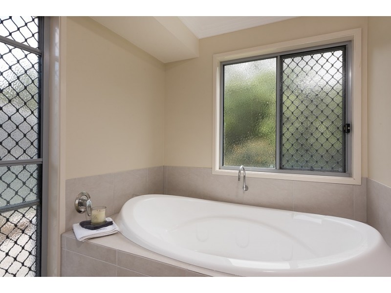 18 Sandhurst Cr, Peregian Springs QLD 4573