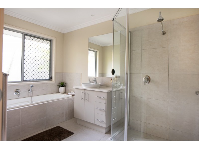 18 Sandhurst Cr, Peregian Springs QLD 4573
