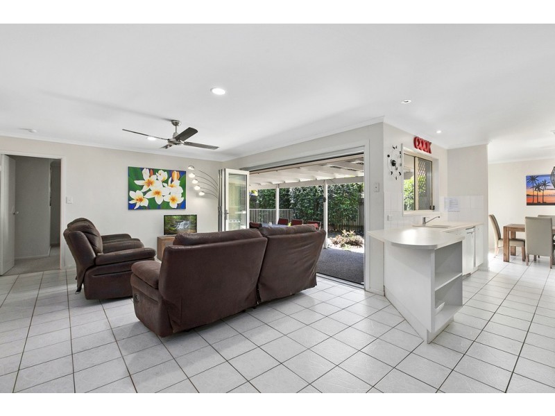 73 Wavecrest Drive, Castaways Beach QLD 4567