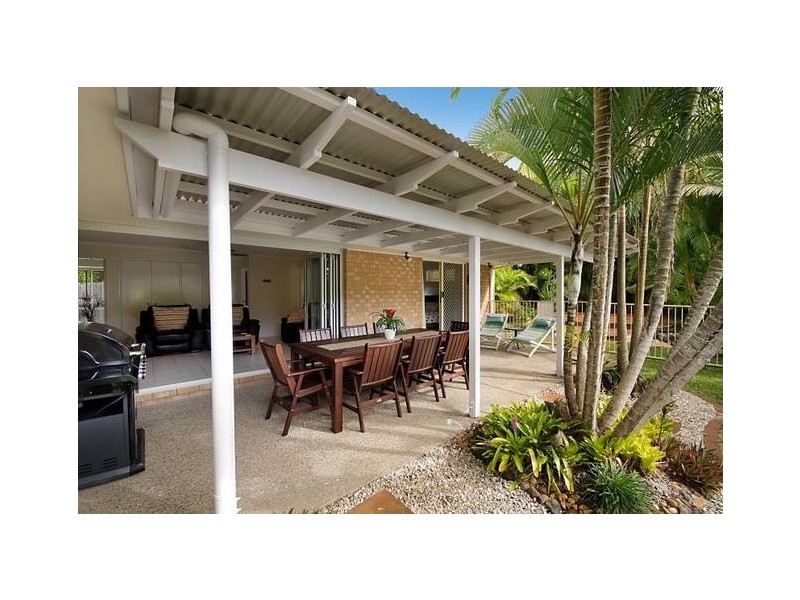 73 Wavecrest Drive, Castaways Beach QLD 4567