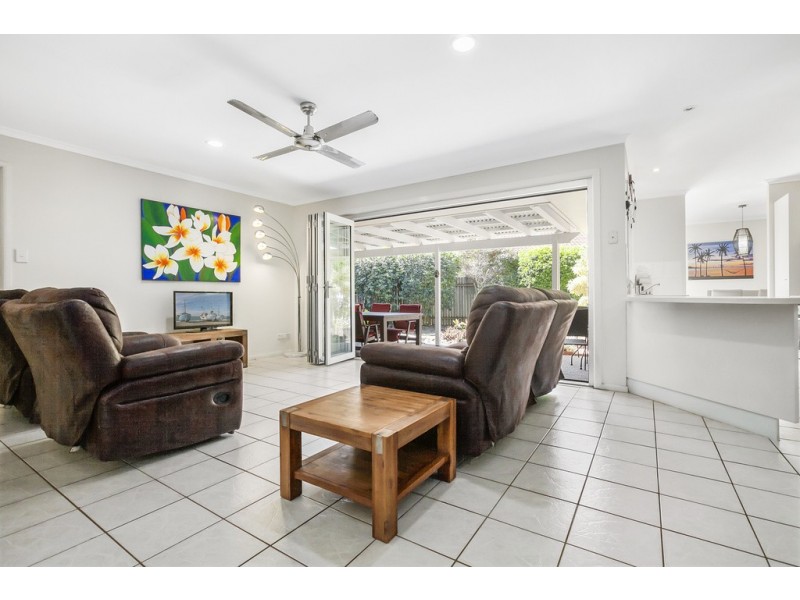 73 Wavecrest Drive, Castaways Beach QLD 4567