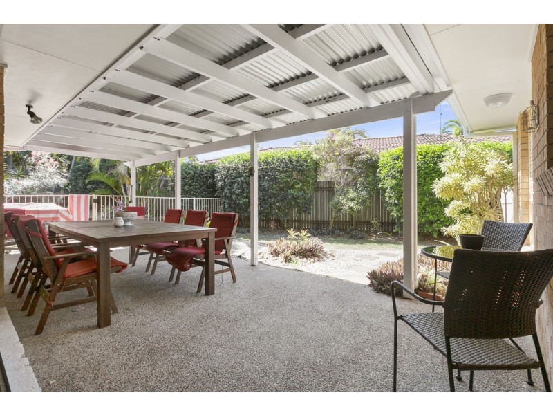 73 Wavecrest Drive, Castaways Beach QLD 4567