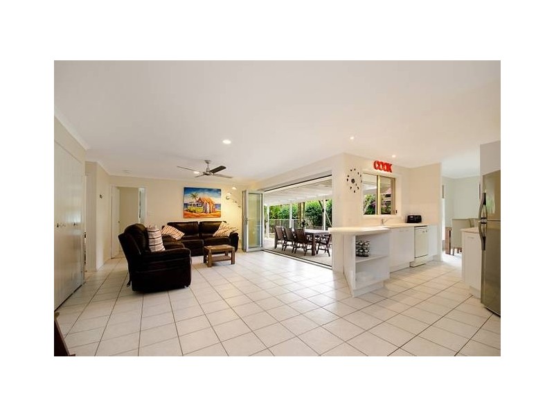 73 Wavecrest Drive, Castaways Beach QLD 4567