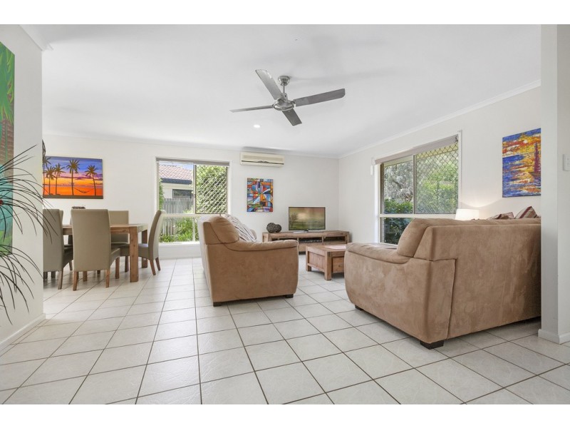 73 Wavecrest Drive, Castaways Beach QLD 4567