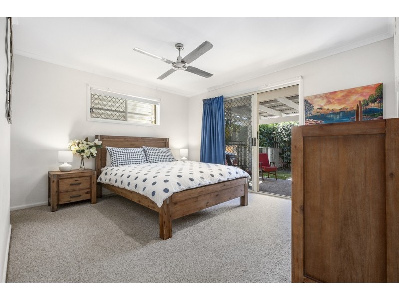 73 Wavecrest Drive, Castaways Beach QLD 4567