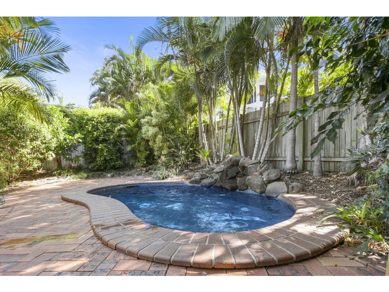 73 Wavecrest Drive, Castaways Beach QLD 4567