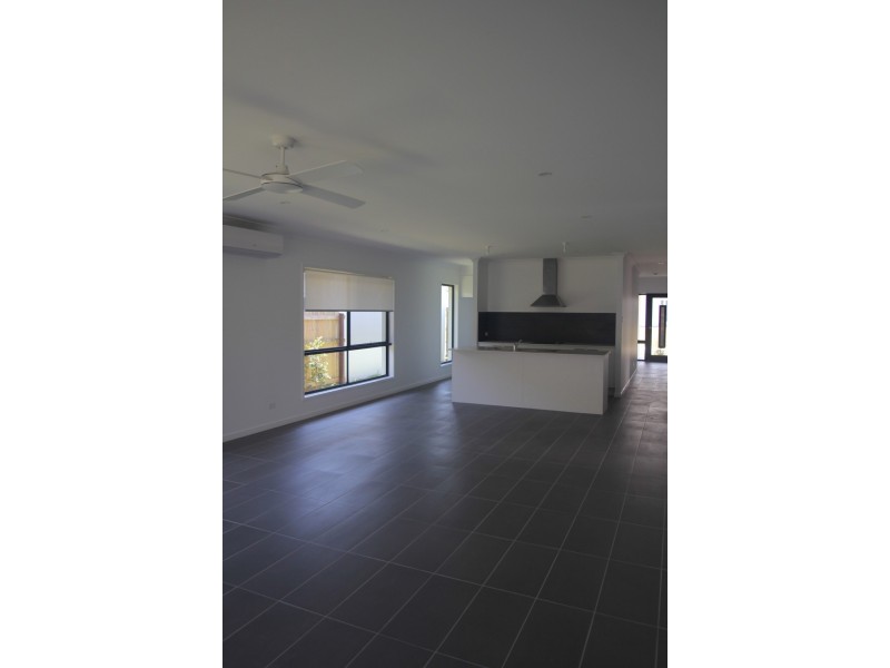 26 Kalbarri Cr, Peregian Springs QLD 4573