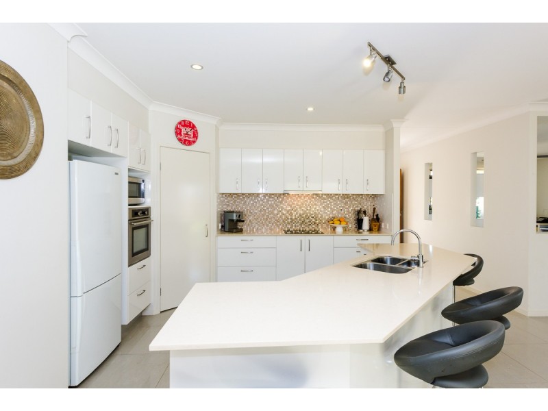 69 The Avenue, Peregian Springs QLD 4573