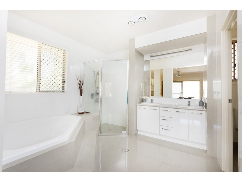 69 The Avenue, Peregian Springs QLD 4573