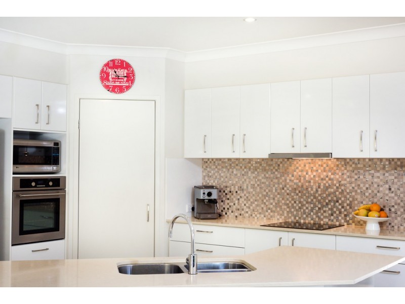 69 The Avenue, Peregian Springs QLD 4573