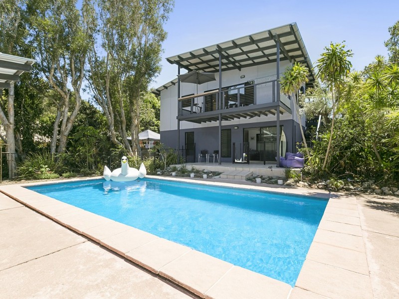 4 Captains Court, Sunrise Beach QLD 4567