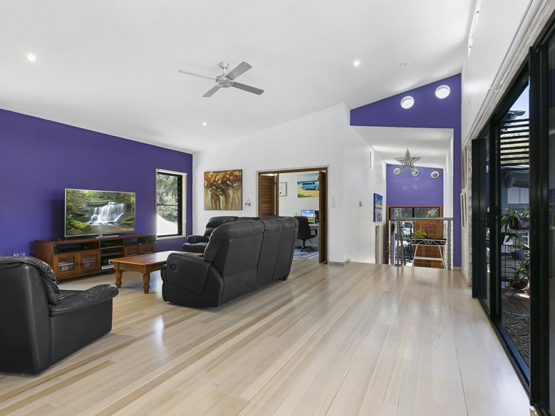 4 Captains Court, Sunrise Beach QLD 4567