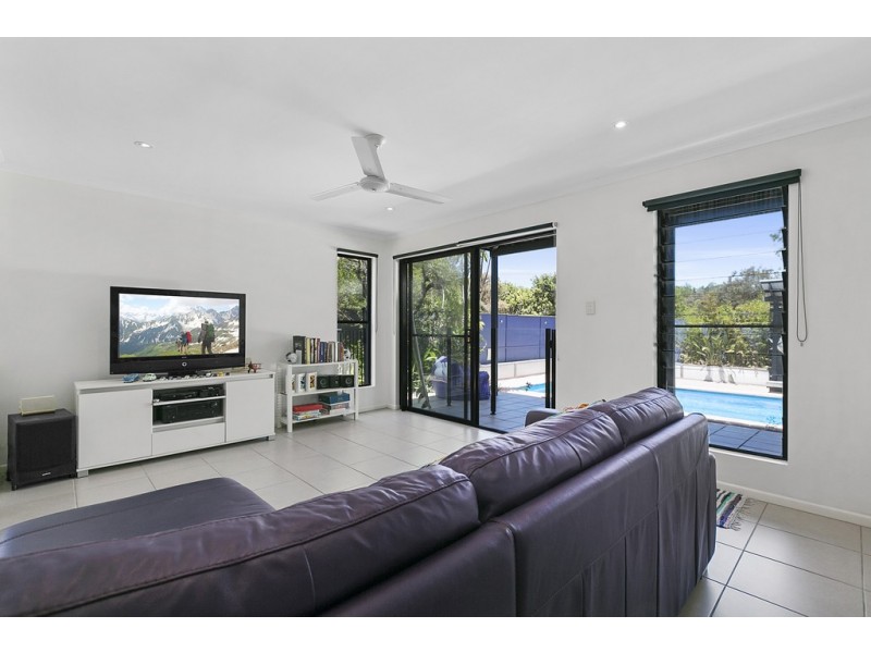 4 Captains Court, Sunrise Beach QLD 4567