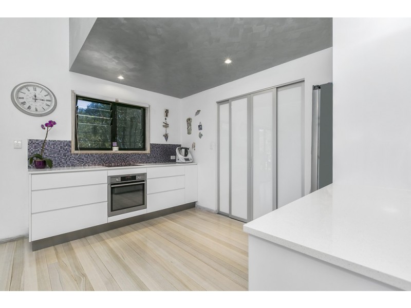 4 Captains Court, Sunrise Beach QLD 4567