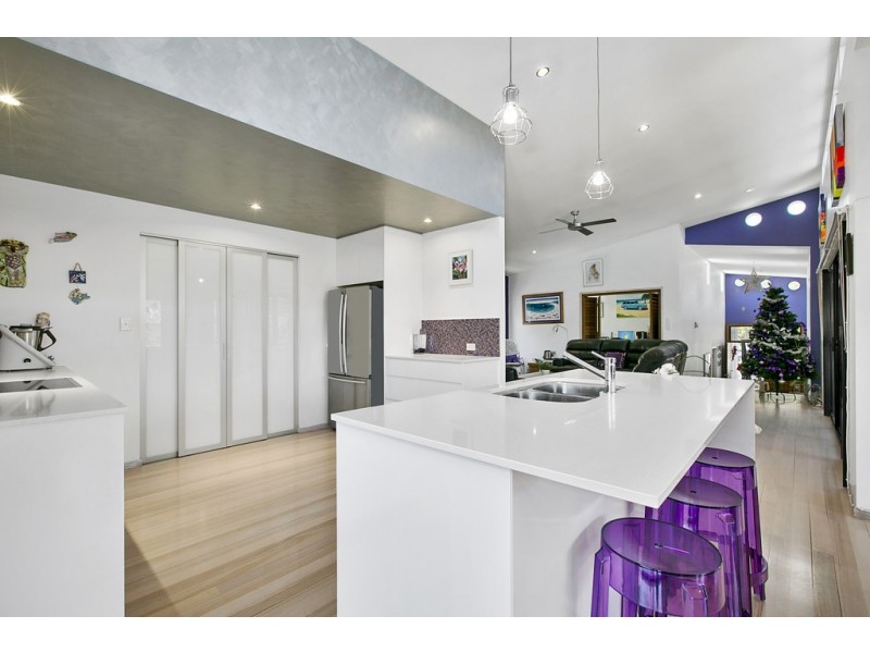 4 Captains Court, Sunrise Beach QLD 4567