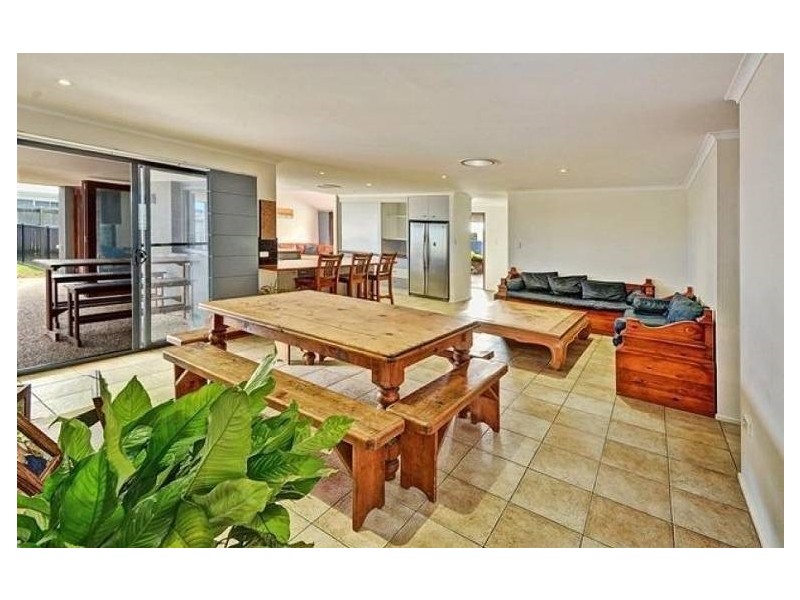 14 Jarrah St, Minyama QLD 4575