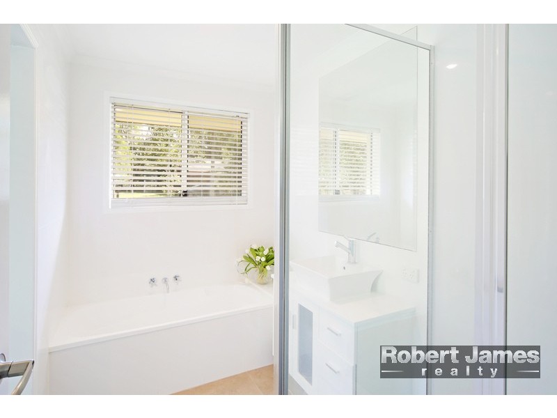 25 Misty Lane, Cooroibah QLD 4565